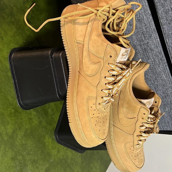 Nike air force 1's supreme edition tan suede - Picture 3 of 3